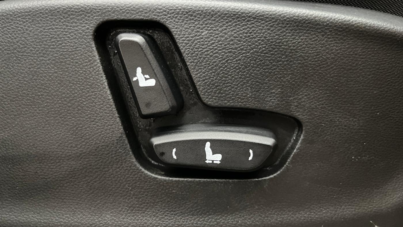 2021 MG HECTOR SHARP 1.5 DCT PETROL DUAL TONE, Petrol, Automatic, 38,761 km, Driver Side Adjustment Panel