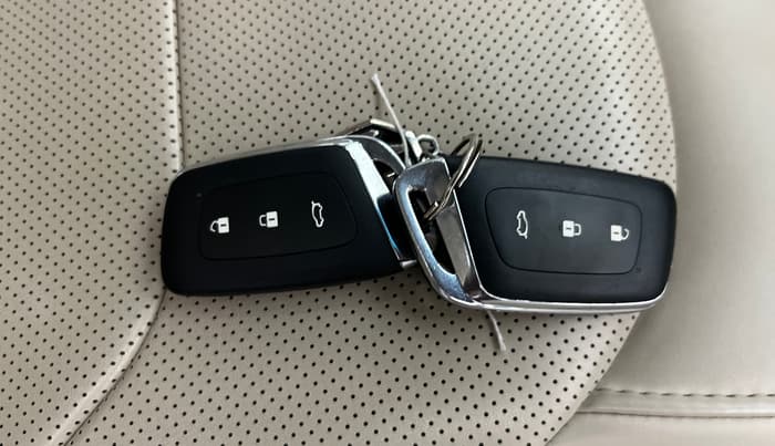 2021 MG HECTOR SHARP 1.5 DCT PETROL DUAL TONE, Petrol, Automatic, 38,761 km, Key Close Up