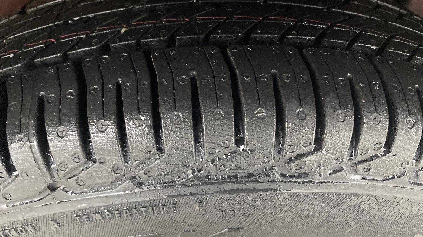 2013 Maruti Swift VXI, Petrol, Manual, 1,20,182 km, Left Rear Tyre Tread