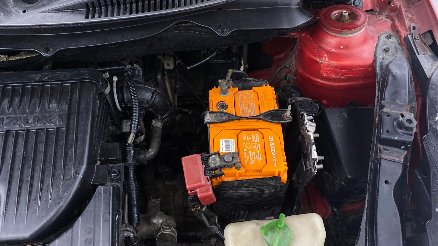 2013 Maruti Swift VXI, Petrol, Manual, 1,20,182 km, Engine View - Left