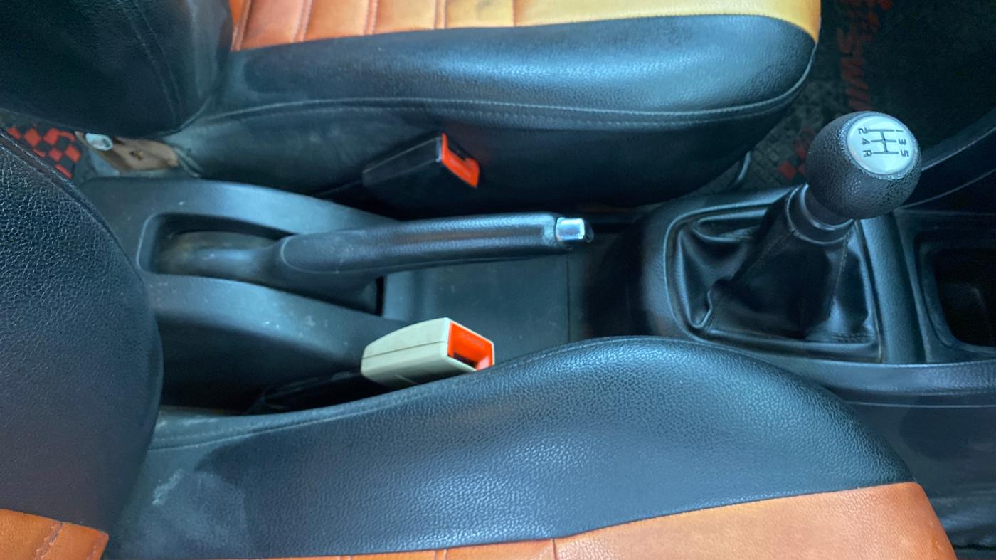 2013 Maruti Swift VXI, Petrol, Manual, 1,20,182 km, Gear Lever