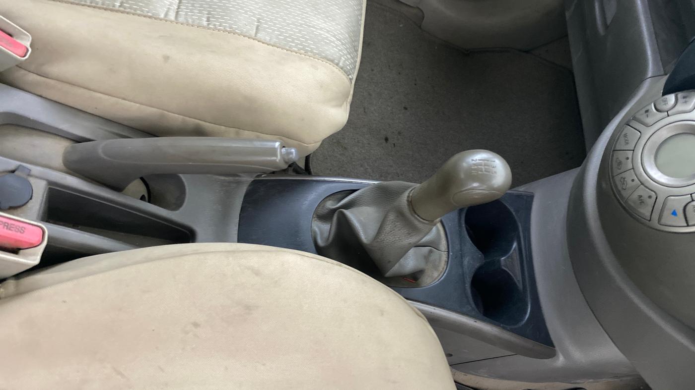 2014 Nissan Sunny XL, Petrol, Manual, 70,381 km, Gear Lever