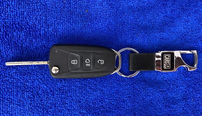 2021 Tata NEXON XM SUNROOF 1.5 RTQ, Diesel, Manual, 29,878 km, Key Close Up