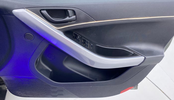 2021 Tata NEXON XM SUNROOF 1.5 RTQ, Diesel, Manual, 29,878 km, Driver Side Door Panels Control