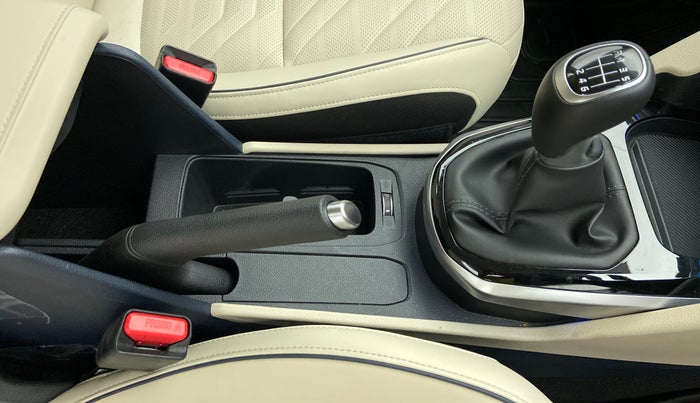 2022 KIA CARENS LUXURY 1.4G MT 7STR, Petrol, Manual, 1,925 km, Gear Lever