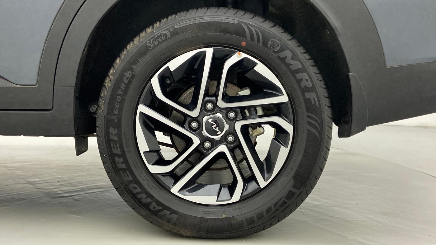 2022 KIA CARENS LUXURY 1.4G MT 7STR, Petrol, Manual, 1,925 km, Left Rear Wheel