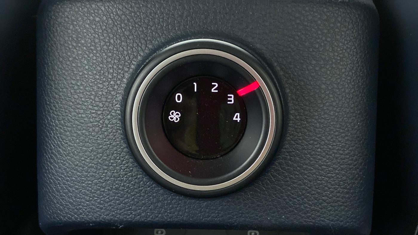 2022 KIA CARENS LUXURY 1.4G MT 7STR, Petrol, Manual, 1,925 km, Rear AC Temperature Control