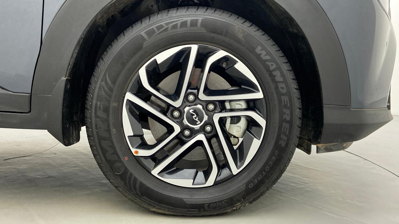 2022 KIA CARENS LUXURY 1.4G MT 7STR, Petrol, Manual, 1,925 km, Right Front Wheel