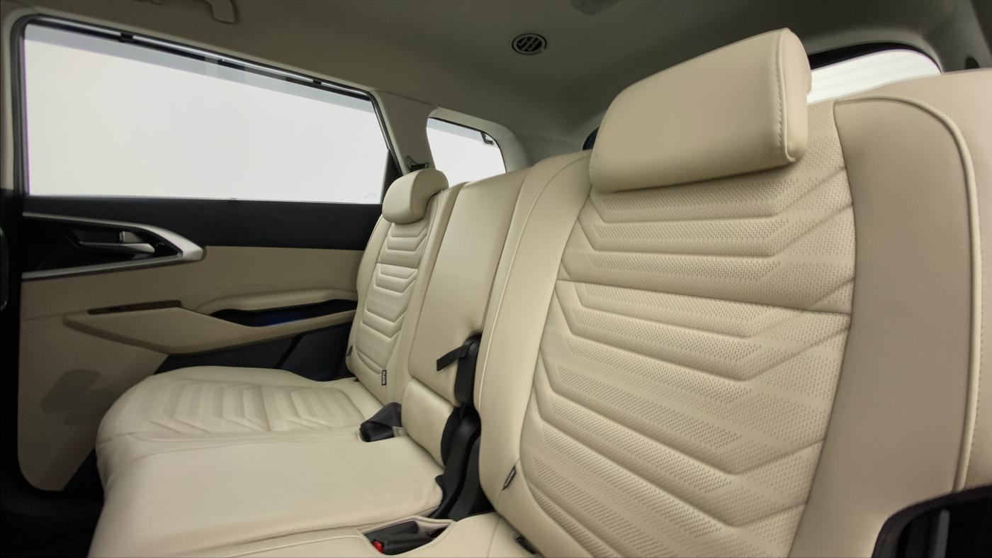 2022 KIA CARENS LUXURY 1.4G MT 7STR, Petrol, Manual, 1,925 km, Right Side Rear Door Cabin