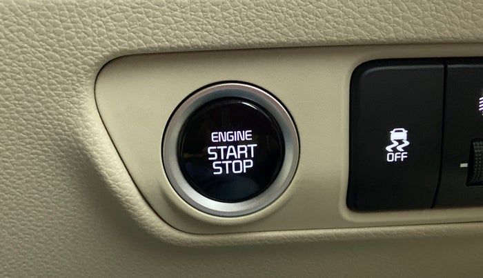 2022 KIA CARENS LUXURY 1.4G MT 7STR, Petrol, Manual, 1,925 km, Keyless Start/ Stop Button