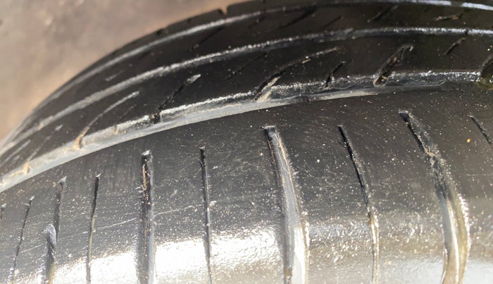 2013 Volkswagen Polo HIGHLINE1.2L, Petrol, Manual, 47,863 km, Left Front Tyre Tread