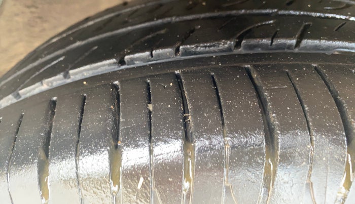 2013 Volkswagen Polo HIGHLINE1.2L, Petrol, Manual, 47,863 km, Right Front Tyre Tread