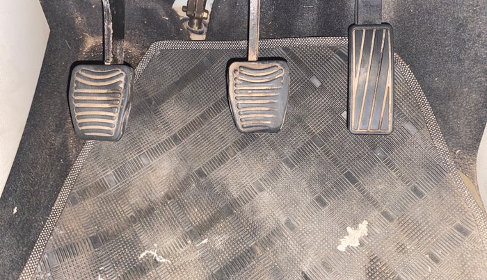 2019 Mahindra XUV300 W6 1.2 PETROL, Petrol, Manual, 58,981 km, Pedals