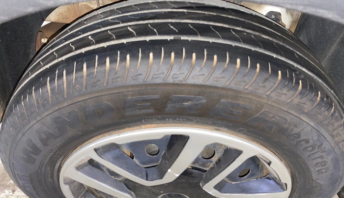 2019 Mahindra XUV300 W6 1.2 PETROL, Petrol, Manual, 58,981 km, Right Rear Tyre Tread