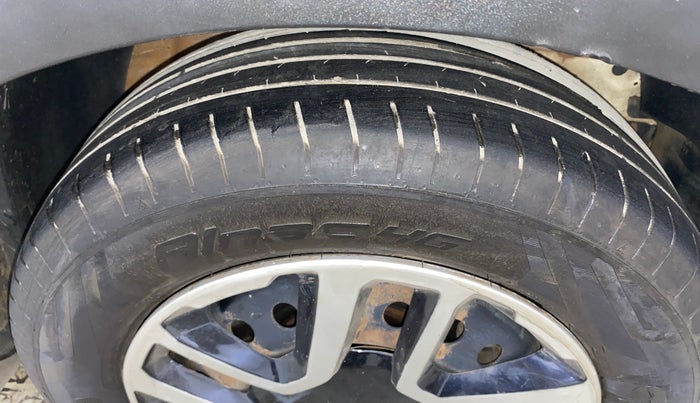 2019 Mahindra XUV300 W6 1.2 PETROL, Petrol, Manual, 58,981 km, Right Front Tyre Tread