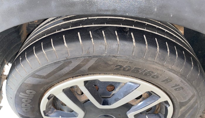 2019 Mahindra XUV300 W6 1.2 PETROL, Petrol, Manual, 58,981 km, Left Front Tyre Tread