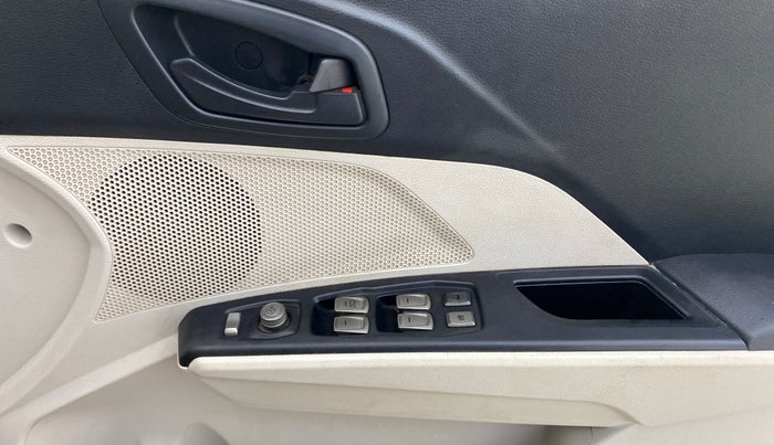 2019 Mahindra XUV300 W6 1.2 PETROL, Petrol, Manual, 58,981 km, Driver Side Door Panels Control