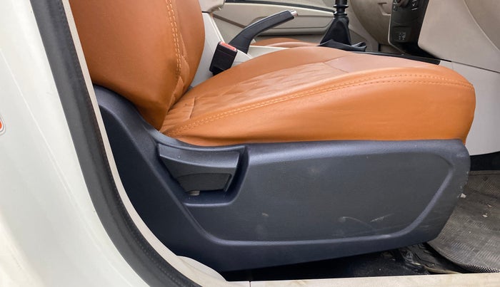 2019 Mahindra XUV300 W6 1.2 PETROL, Petrol, Manual, 58,981 km, Driver Side Adjustment Panel