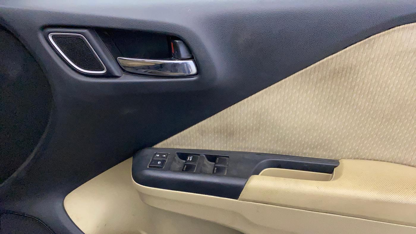2017 Honda City 1.5L I-VTE V CVT, Petrol, Automatic, 1,00,077 km, Driver Side Door Panels Control