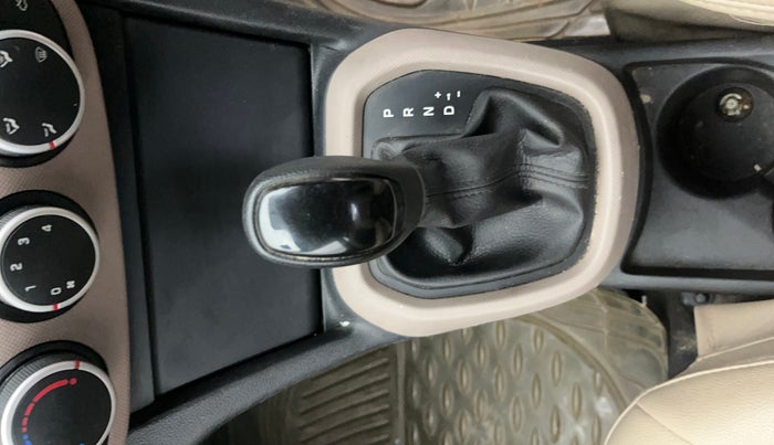 2016 Hyundai Xcent S AT 1.2, Petrol, Automatic, 42,285 km, Gear Lever