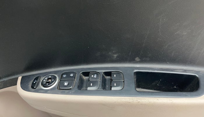 2016 Hyundai Xcent S AT 1.2, Petrol, Automatic, 42,285 km, Driver Side Door Panels Control