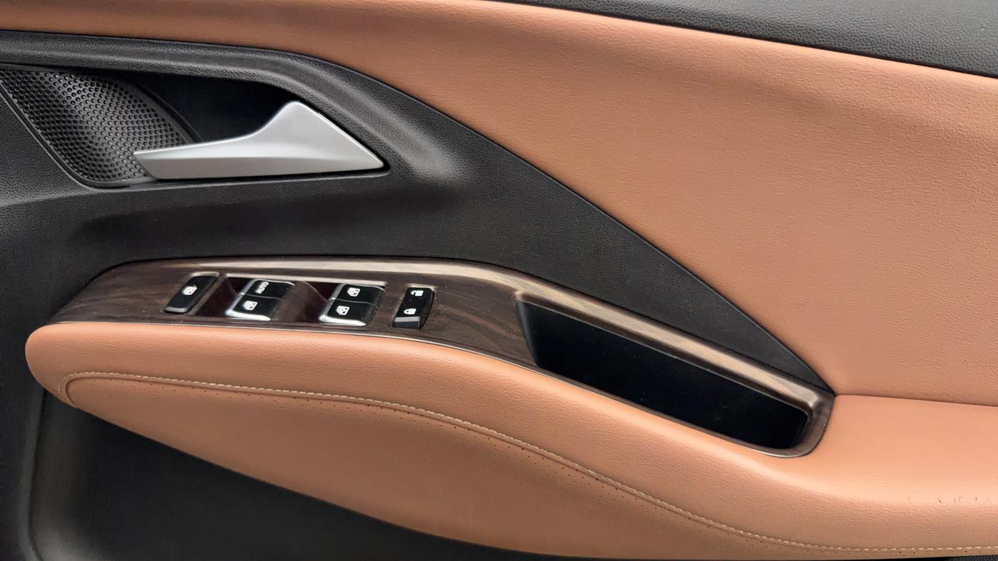 2023 MG HECTOR PLUS SHARP PRO 1.5 PETROL TURBO CVT 7 STR, Petrol, Automatic, 41,683 km, Driver Side Door Panels Control