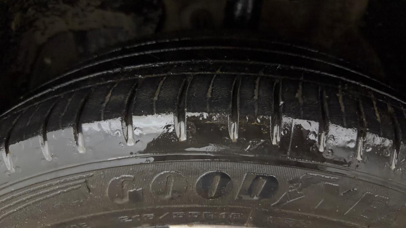 2023 MG HECTOR PLUS SHARP PRO 1.5 PETROL TURBO CVT 7 STR, Petrol, Automatic, 41,683 km, Left Front Tyre Tread