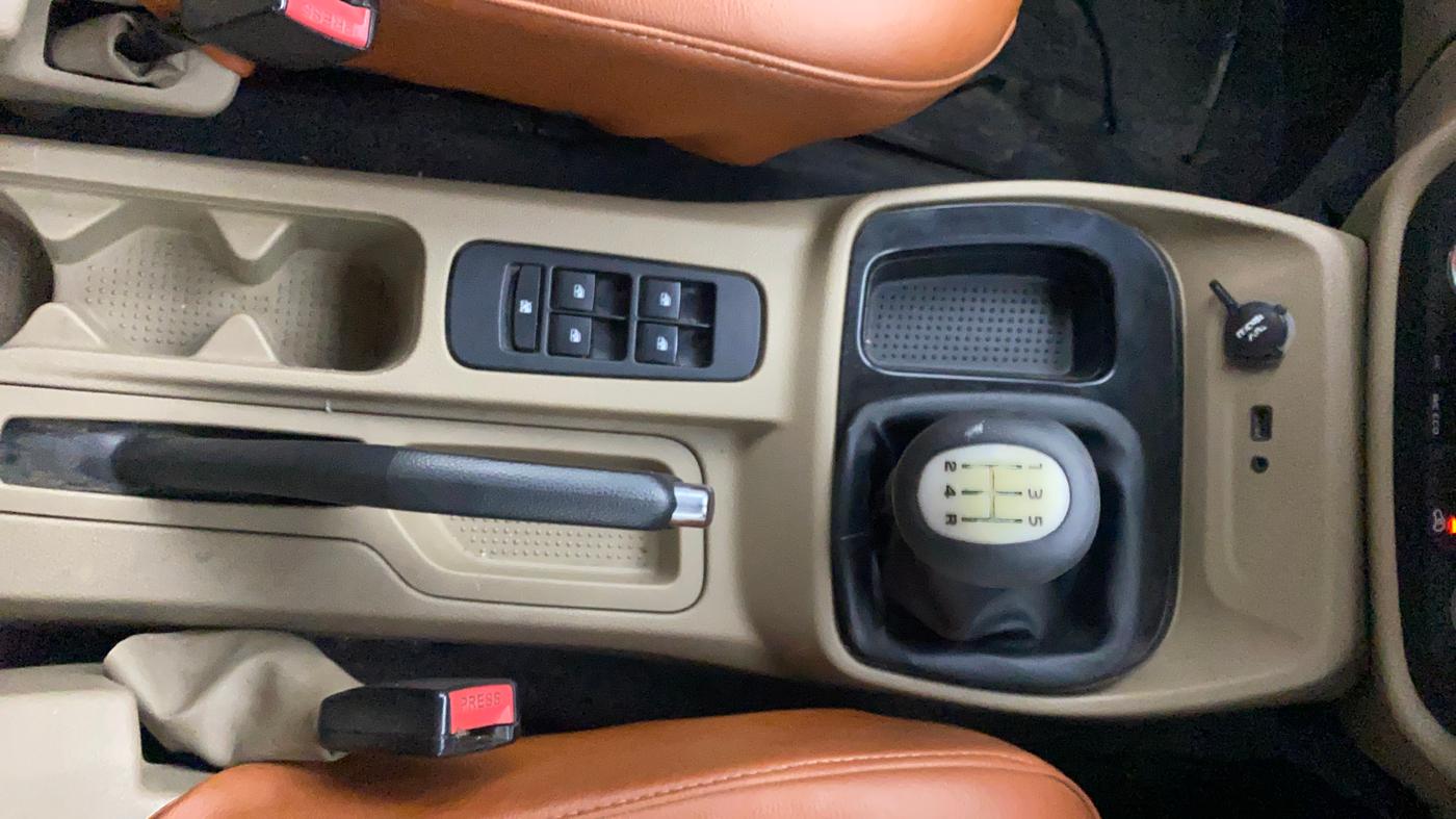 2017 Mahindra TUV300 T8, Diesel, Manual, 73,350 km, Gear Lever