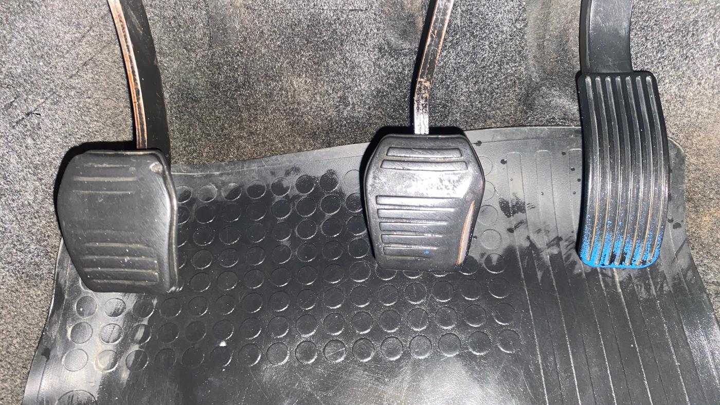 2017 Mahindra TUV300 T8, Diesel, Manual, 73,350 km, Pedals