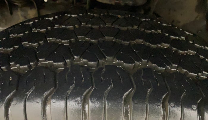 2017 Mahindra TUV300 T8, Diesel, Manual, 73,316 km, Left Front Tyre Tread