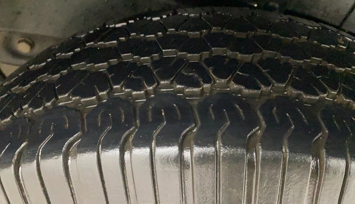 2017 Mahindra TUV300 T8, Diesel, Manual, 73,316 km, Left Rear Tyre Tread