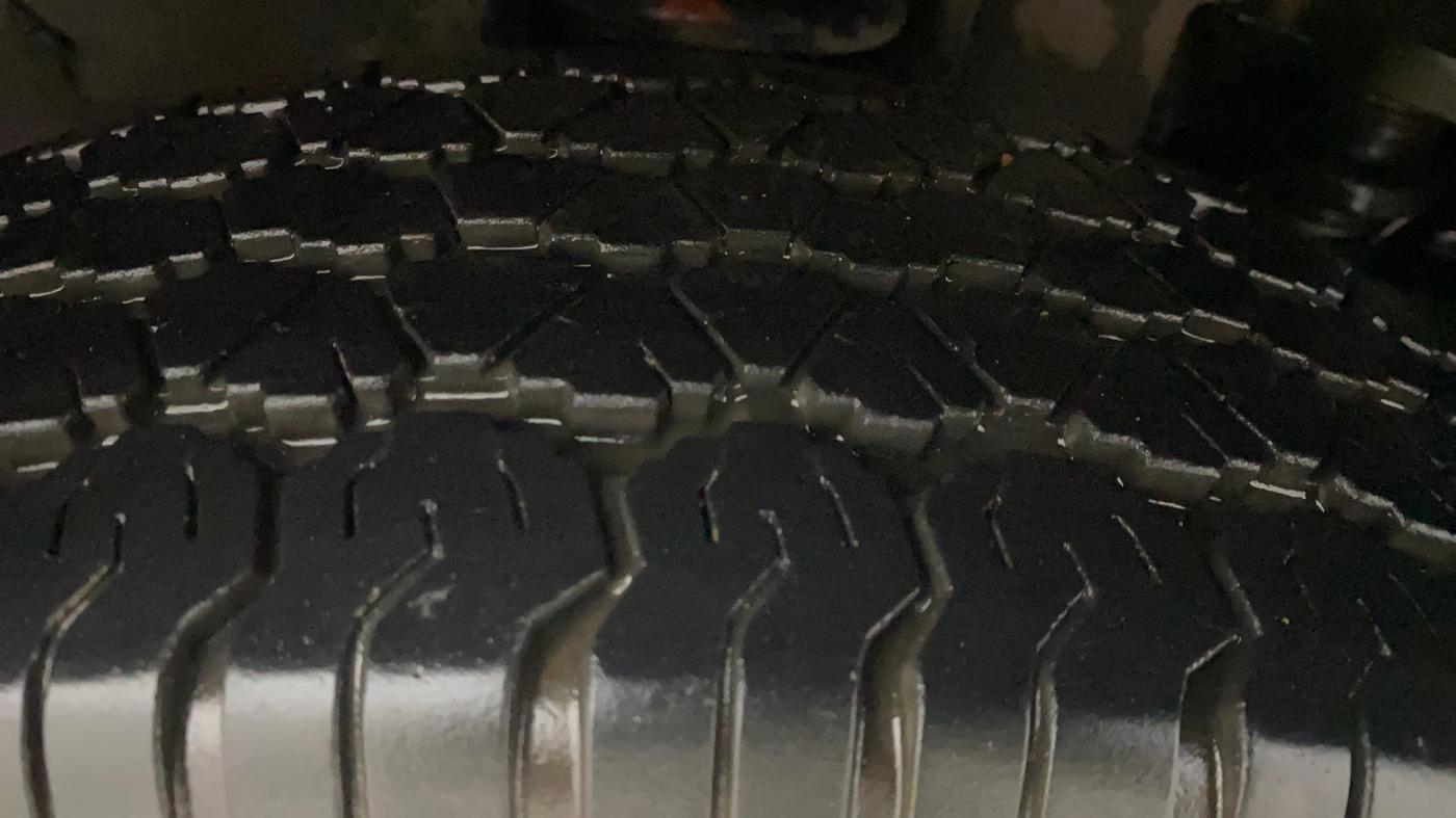 2017 Mahindra TUV300 T8, Diesel, Manual, 73,350 km, Right Front Tyre Tread