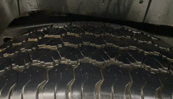 2017 Mahindra TUV300 T8, Diesel, Manual, 73,316 km, Right Rear Tyre Tread