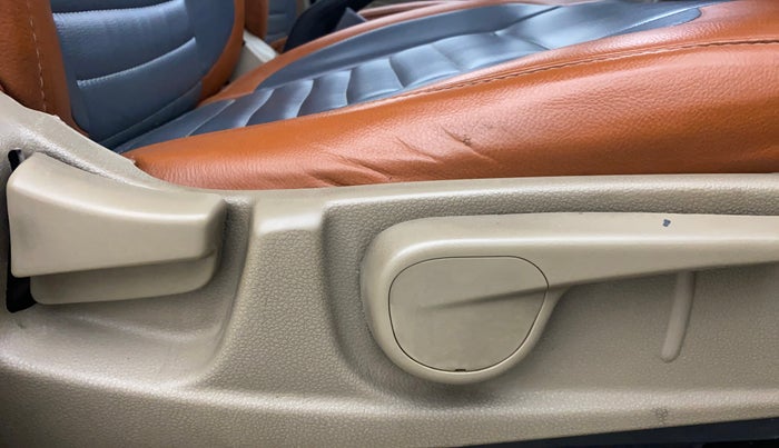 2017 Mahindra TUV300 T8, Diesel, Manual, 73,316 km, Driver Side Adjustment Panel