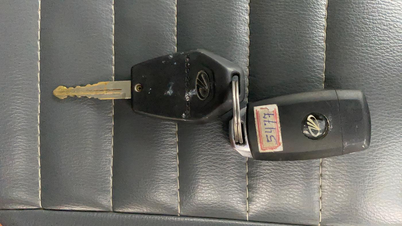 2017 Mahindra TUV300 T8, Diesel, Manual, 73,350 km, Key Close Up