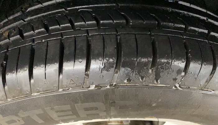 2022 MG HECTOR SHINE 1.5 PETROL TURBO MT, Petrol, Manual, 3,910 km, Right Front Tyre Tread
