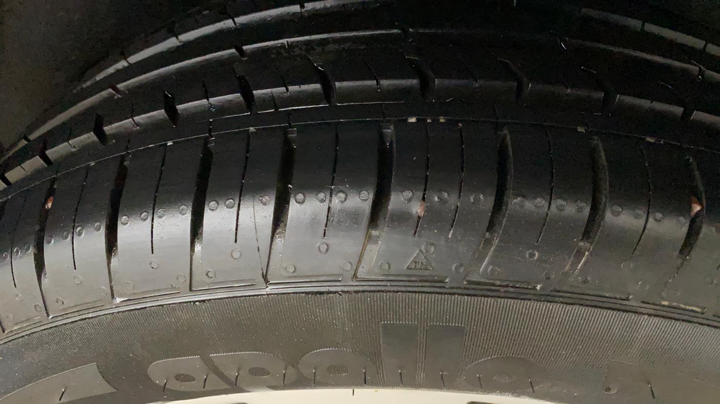 2022 MG HECTOR SHINE 1.5 PETROL TURBO MT, Petrol, Manual, 3,910 km, Left Rear Tyre Tread
