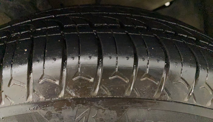 2018 Maruti Swift VXI AMT, Petrol, Automatic, 76,120 km, Left Front Tyre Tread