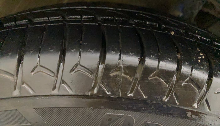 2018 Maruti Swift VXI AMT, Petrol, Automatic, 76,120 km, Right Rear Tyre Tread