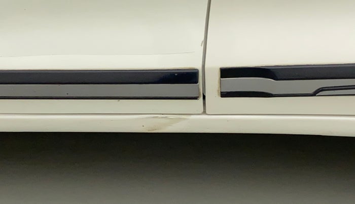 2018 Maruti Swift VXI AMT, Petrol, Automatic, 76,120 km, Left running board - Slightly dented