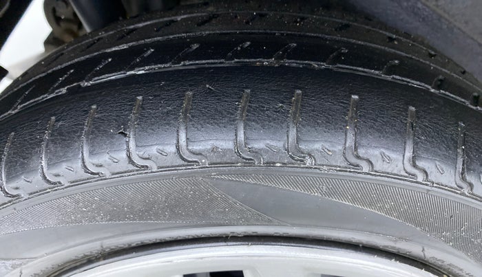 2018 Maruti Wagon R 1.0 VXI, Petrol, Manual, 26,603 km, Right Rear Tyre Tread