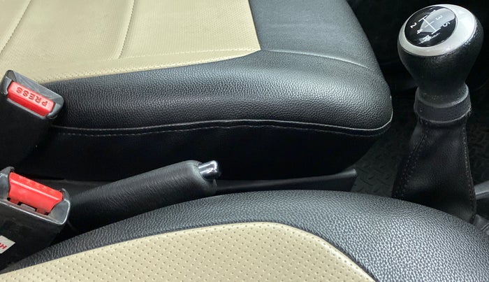 2018 Maruti Wagon R 1.0 VXI, Petrol, Manual, 26,603 km, Gear Lever