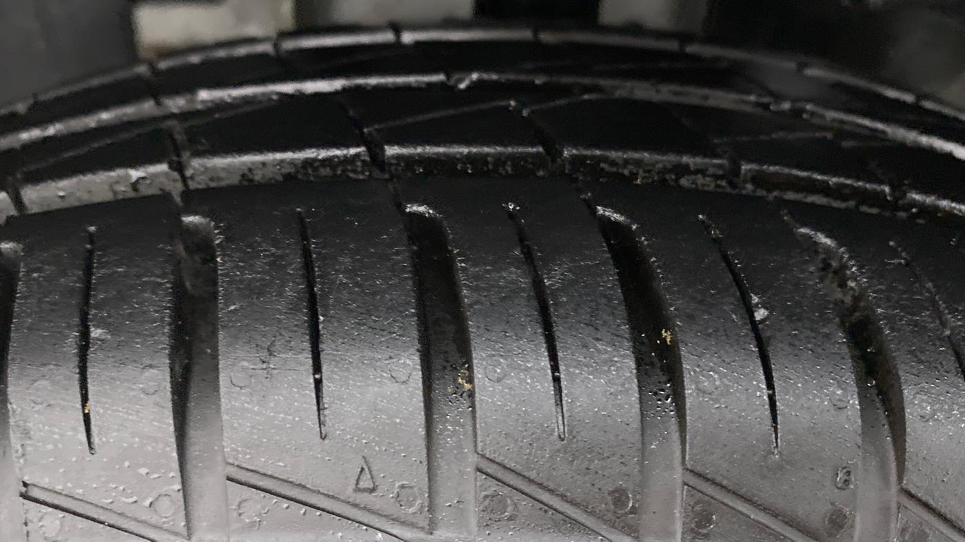 2022 Renault Kwid RXT 1.0 AMT, Petrol, Automatic, 3,448 km, Left Front Tyre Tread