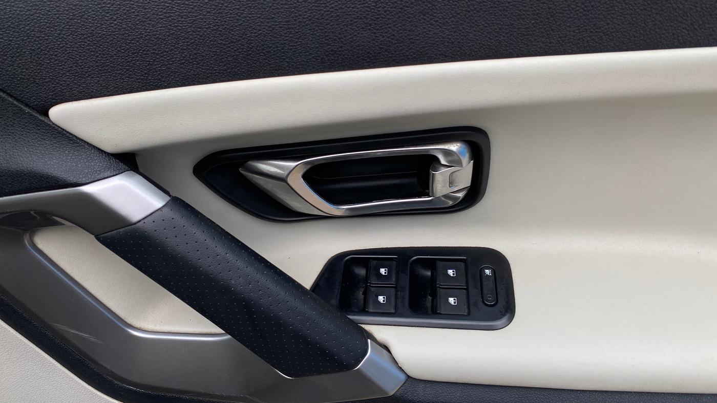 2021 Tata Safari XZ PLUS, Diesel, Manual, 76,614 km, Driver Side Door Panels Control