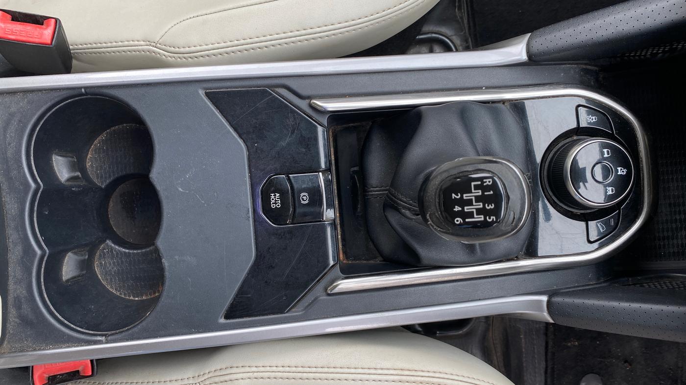 2021 Tata Safari XZ PLUS, Diesel, Manual, 76,614 km, Gear Lever