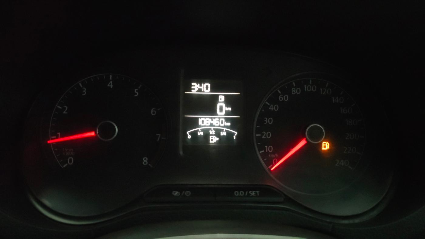 2016 Volkswagen Polo HIGHLINE1.2L, Petrol, Manual, 1,08,437 km, Odometer Image