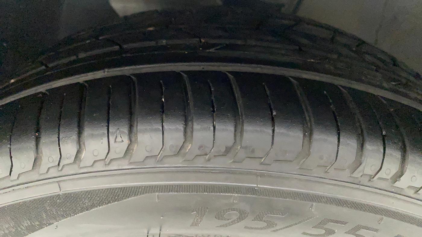 2020 Hyundai NEW I20 ASTA (O) 1.0 TURBO GDI DCT, Petrol, Automatic, 2,123 km, Left Front Tyre Tread