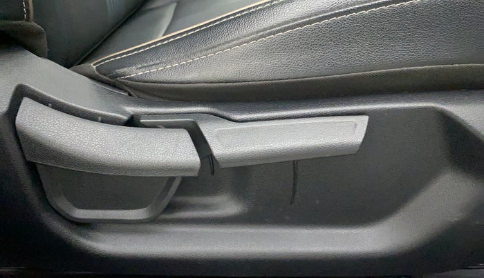 2020 Hyundai NEW I20 ASTA (O) 1.0 TURBO GDI DCT, Petrol, Automatic, 2,123 km, Driver Side Adjustment Panel
