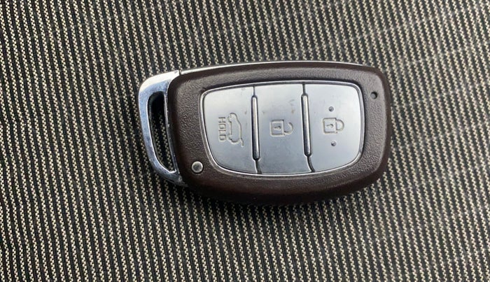 2017 Hyundai Creta SX PLUS AT 1.6 PETROL, Petrol, Automatic, 1,39,997 km, Key Close Up