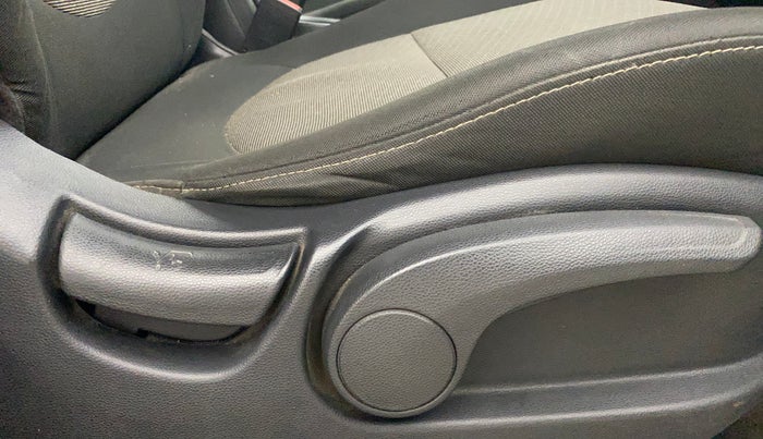 2017 Hyundai Creta SX PLUS AT 1.6 PETROL, Petrol, Automatic, 1,39,997 km, Driver Side Adjustment Panel